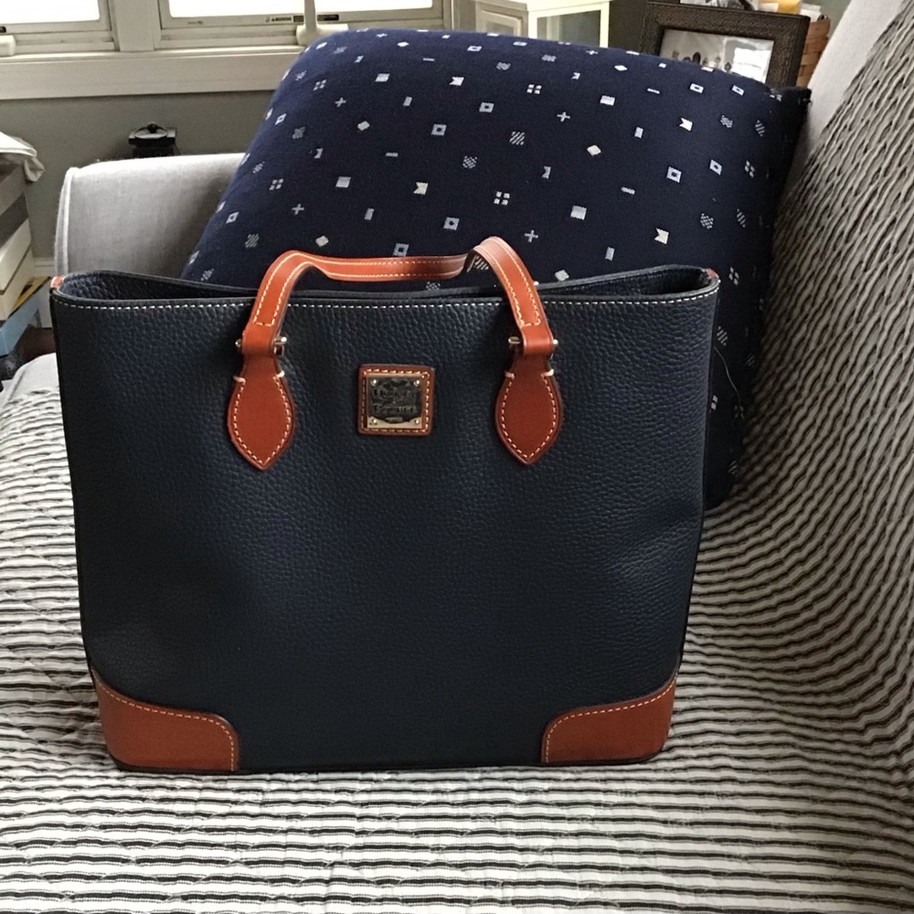 Dooney & Bourke Navy and Tan Pebble Leather Zip top Shopper Tote!